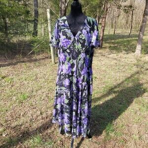Chic V-Neck Floral Midi Dress - Purple and Black